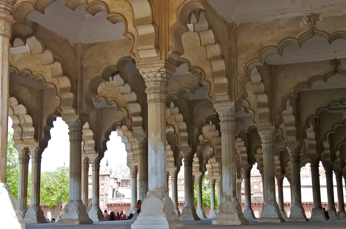Scalloped arches and slender columns inside the Diwan-i-Am hall
