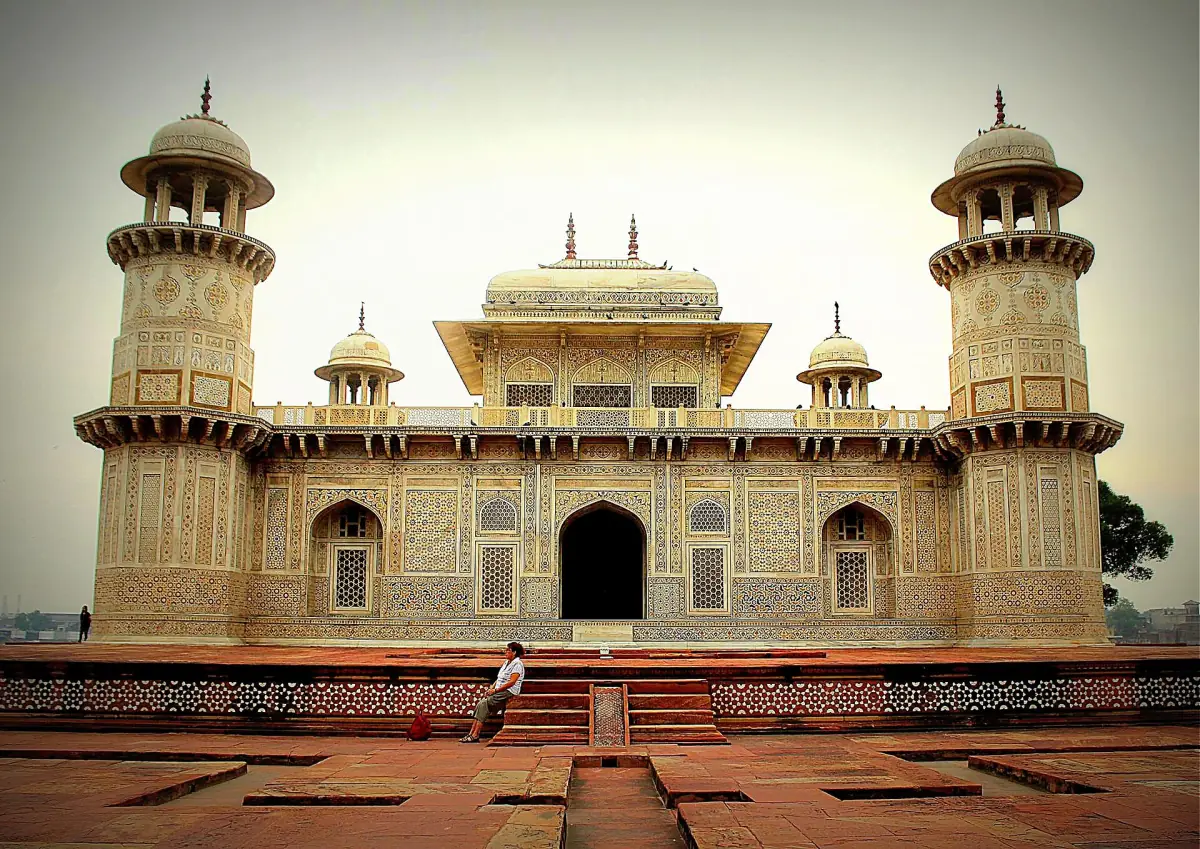 White marble tomb of Itimad-ud-Daulah with corner minarets and a garden path