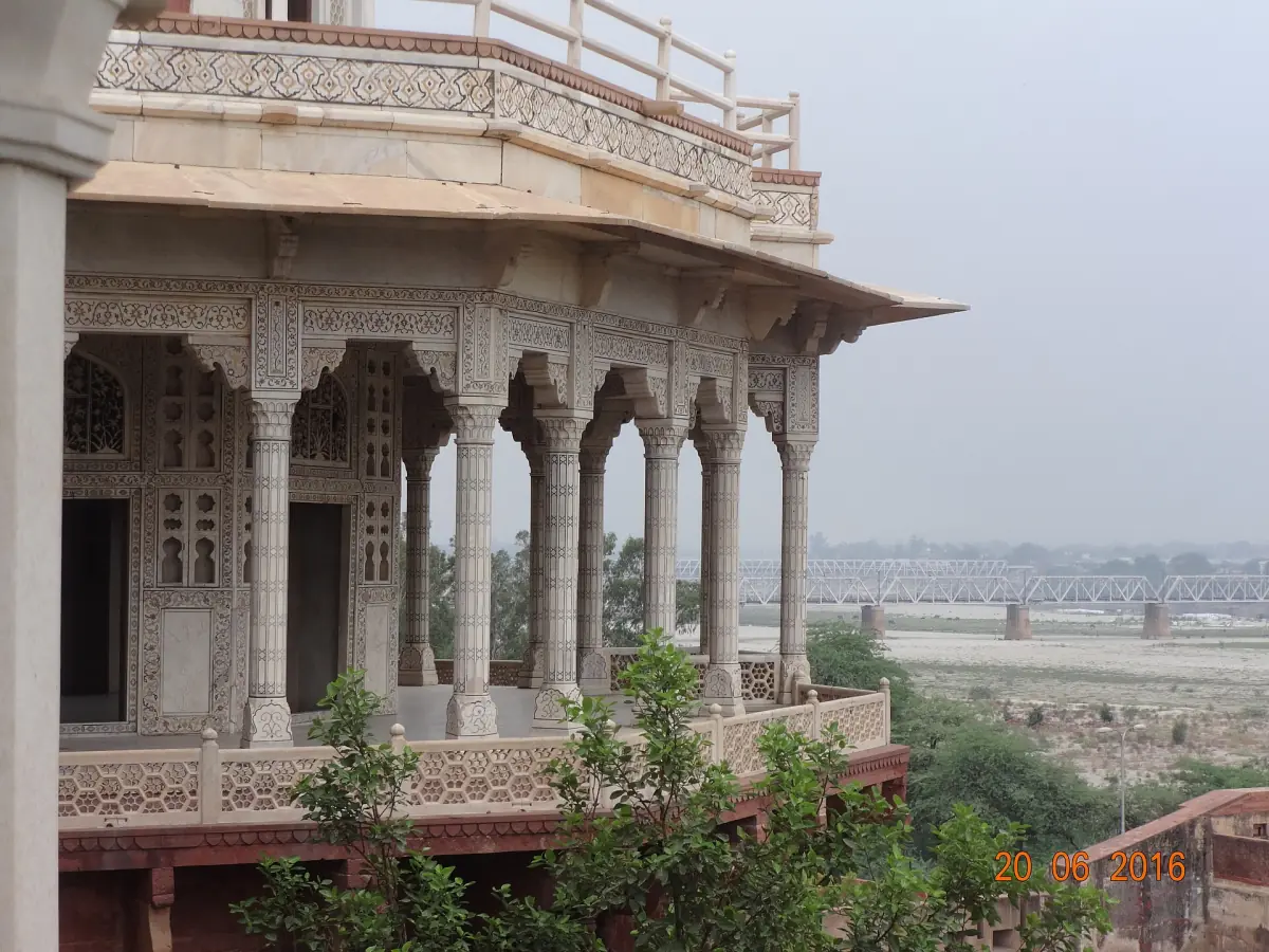 Marble balcony of Musamman Burj with carved columns above the river plain