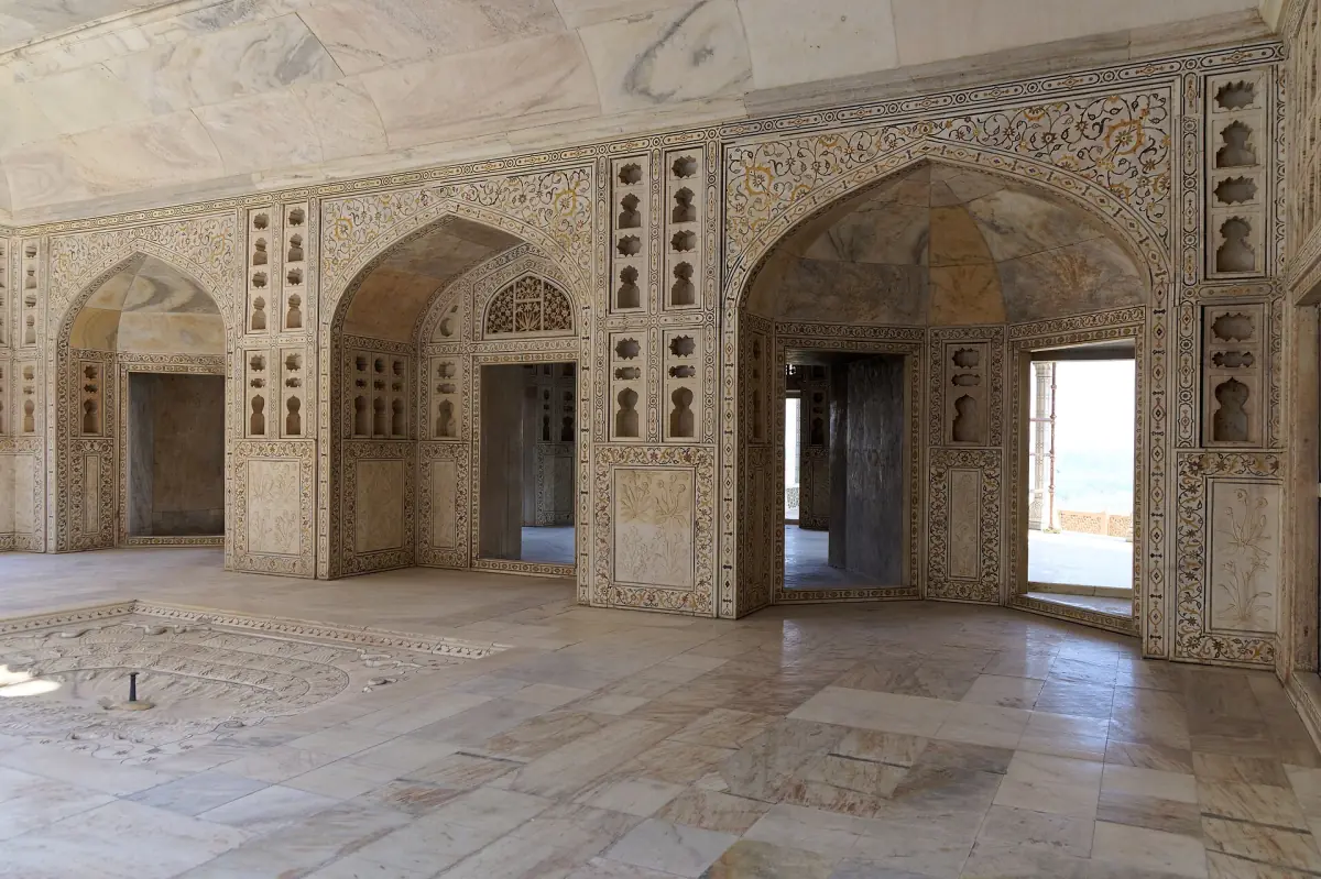 Inlaid white marble walls and arches inside the Musamman Burj pavilion